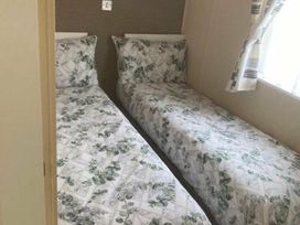Naze Marine Holiday Park - Holiday Accommodation 11257 - Suffolk & Essex - 1185031 - thumbnail photo 17