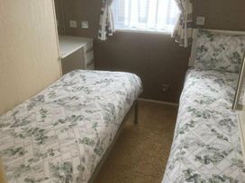 Naze Marine Holiday Park - Holiday Accommodation 11257 - Suffolk & Essex - 1185031 - thumbnail photo 18