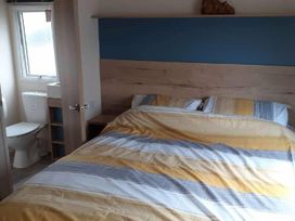 Weymouth Bay Holiday Park - Holiday Accommodation 11306 - Dorset - 1185036 - thumbnail photo 8