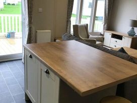 Cayton Bay Caravan Park - Holiday Accommodation 11313 - North Yorkshire (incl. Whitby) - 1185040 - thumbnail photo 3