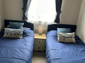 Cayton Bay Caravan Park - Holiday Accommodation 11313 - North Yorkshire (incl. Whitby) - 1185040 - thumbnail photo 12