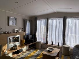 Cayton Bay Caravan Park - Holiday Accommodation 11337 - North Yorkshire (incl. Whitby) - 1185042 - thumbnail photo 2