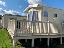 Cayton Bay Caravan Park - Holiday Accommodation 11337 - North Yorkshire (incl. Whitby) - 1185042 - thumbnail photo 17