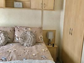 Trecco Bay - Holiday Accommodation 11418 - Somerset & Wiltshire - 1185055 - thumbnail photo 7
