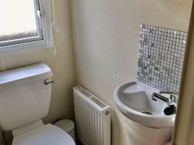 Trecco Bay - Holiday Accommodation 11418 - Somerset & Wiltshire - 1185055 - thumbnail photo 12