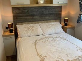 Kiln Park Holiday Park - Holiday Accommodation 1142 - South Wales - 1185056 - thumbnail photo 16