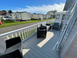 Hopton Holiday Village - Holiday Accommodation 11450 - Suffolk & Essex - 1185060 - thumbnail photo 2