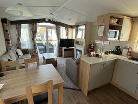 Hopton Holiday Village - Holiday Accommodation 11450 - Suffolk & Essex - 1185060 - thumbnail photo 3
