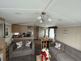 Hopton Holiday Village - Holiday Accommodation 11450 - Suffolk & Essex - 1185060 - thumbnail photo 4