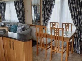 Small Grove Caravan Park - Holiday Accommodation 11471 - Lincolnshire - 1185062 - thumbnail photo 3