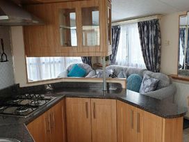 Small Grove Caravan Park - Holiday Accommodation 11471 - Lincolnshire - 1185062 - thumbnail photo 4