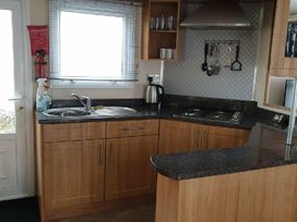 Small Grove Caravan Park - Holiday Accommodation 11471 - Lincolnshire - 1185062 - thumbnail photo 5