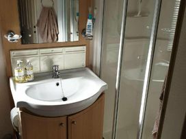 Small Grove Caravan Park - Holiday Accommodation 11471 - Lincolnshire - 1185062 - thumbnail photo 9