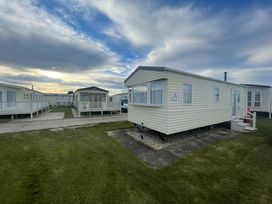 Happy Days Holiday Homes - Holiday Accommodation 11570 - Lincolnshire - 1185076 - thumbnail photo 1