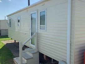 Happy Days Holiday Homes - Holiday Accommodation 11570 - Lincolnshire - 1185076 - thumbnail photo 2