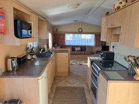 Trecco Bay - Holiday Accommodation 1163 - Somerset & Wiltshire - 1185081 - thumbnail photo 2