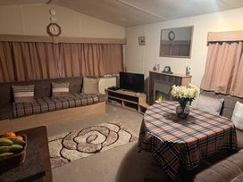 Trecco Bay - Holiday Accommodation 1163 - Somerset & Wiltshire - 1185081 - thumbnail photo 6