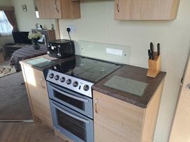 Trecco Bay - Holiday Accommodation 1163 - Somerset & Wiltshire - 1185081 - thumbnail photo 8