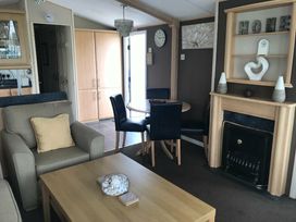 Lido Beach Holiday Park - Holiday Accommodation 1164 - North Wales - 1185082 - thumbnail photo 2