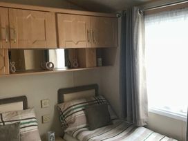 Lido Beach Holiday Park - Holiday Accommodation 1164 - North Wales - 1185082 - thumbnail photo 5