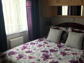 Lido Beach Holiday Park - Holiday Accommodation 1164 - North Wales - 1185082 - thumbnail photo 7