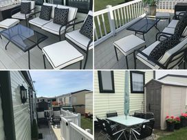 Lido Beach Holiday Park - Holiday Accommodation 1164 - North Wales - 1185082 - thumbnail photo 11