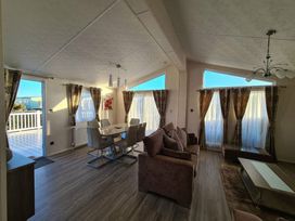 Trecco Bay - Holiday Accommodation 11650 - Somerset & Wiltshire - 1185083 - thumbnail photo 3