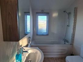 Trecco Bay - Holiday Accommodation 11650 - Somerset & Wiltshire - 1185083 - thumbnail photo 7