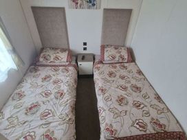 Trecco Bay - Holiday Accommodation 11650 - Somerset & Wiltshire - 1185083 - thumbnail photo 11