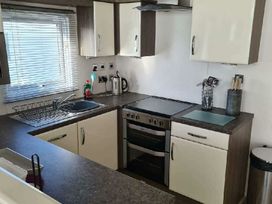 Trecco Bay - Holiday Accommodation 11650 - Somerset & Wiltshire - 1185083 - thumbnail photo 13