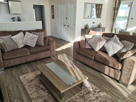 Trecco Bay - Holiday Accommodation 11650 - Somerset & Wiltshire - 1185083 - thumbnail photo 16