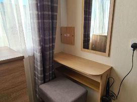 Trecco Bay - Holiday Accommodation 11651 - Somerset & Wiltshire - 1185084 - thumbnail photo 13
