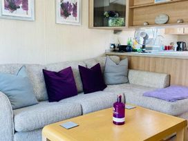 Church Farm Holiday Village - Holiday Accommodation 11680 - Hampshire - 1185088 - thumbnail photo 2