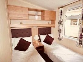 Church Farm Holiday Village - Holiday Accommodation 11680 - Hampshire - 1185088 - thumbnail photo 8