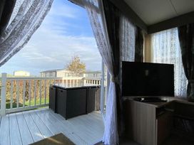 Primrose Valley Holiday Park - Holiday Accommodation 11715 - North Yorkshire (incl. Whitby) - 1185093 - thumbnail photo 4