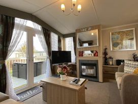 Primrose Valley Holiday Park - Holiday Accommodation 11715 - North Yorkshire (incl. Whitby) - 1185093 - thumbnail photo 6