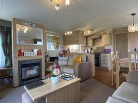 Primrose Valley Holiday Park - Holiday Accommodation 11715 - North Yorkshire (incl. Whitby) - 1185093 - thumbnail photo 8