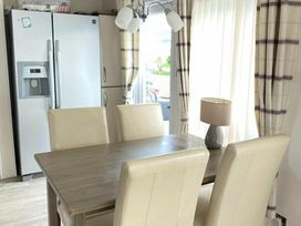 Lido Beach Holiday Park - Holiday Accommodation 11728 - North Wales - 1185097 - thumbnail photo 7