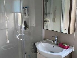 Lido Beach Holiday Park - Holiday Accommodation 11728 - North Wales - 1185097 - thumbnail photo 8