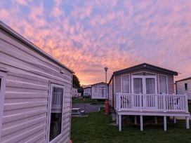 Weymouth Bay Holiday Park - Holiday Accommodation 11734 - Dorset - 1185100 - thumbnail photo 12
