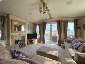 Primrose Valley Holiday Park - Holiday Accommodation 11748 - North Yorkshire (incl. Whitby) - 1185103 - thumbnail photo 6
