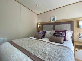 Primrose Valley Holiday Park - Holiday Accommodation 11748 - North Yorkshire (incl. Whitby) - 1185103 - thumbnail photo 12