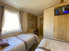 Primrose Valley Holiday Park - Holiday Accommodation 11748 - North Yorkshire (incl. Whitby) - 1185103 - thumbnail photo 16
