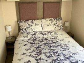 Devon Cliffs Holiday Park - Holiday Accommodation 11755 - Devon - 1185104 - thumbnail photo 9