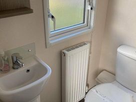 Devon Cliffs Holiday Park - Holiday Accommodation 11755 - Devon - 1185104 - thumbnail photo 10