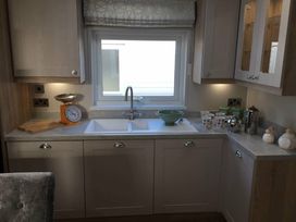 Trecco Bay - Holiday Accommodation 11784 - Somerset & Wiltshire - 1185105 - thumbnail photo 6
