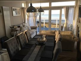 Trecco Bay - Holiday Accommodation 11784 - Somerset & Wiltshire - 1185105 - thumbnail photo 8