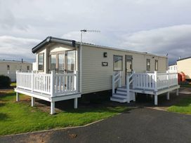 Greenacres Holiday Park - Holiday Accommodation 11795 - North Wales - 1185108 - thumbnail photo 1
