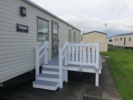 Greenacres Holiday Park - Holiday Accommodation 11795 - North Wales - 1185108 - thumbnail photo 2