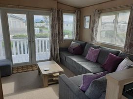 Greenacres Holiday Park - Holiday Accommodation 11795 - North Wales - 1185108 - thumbnail photo 6
